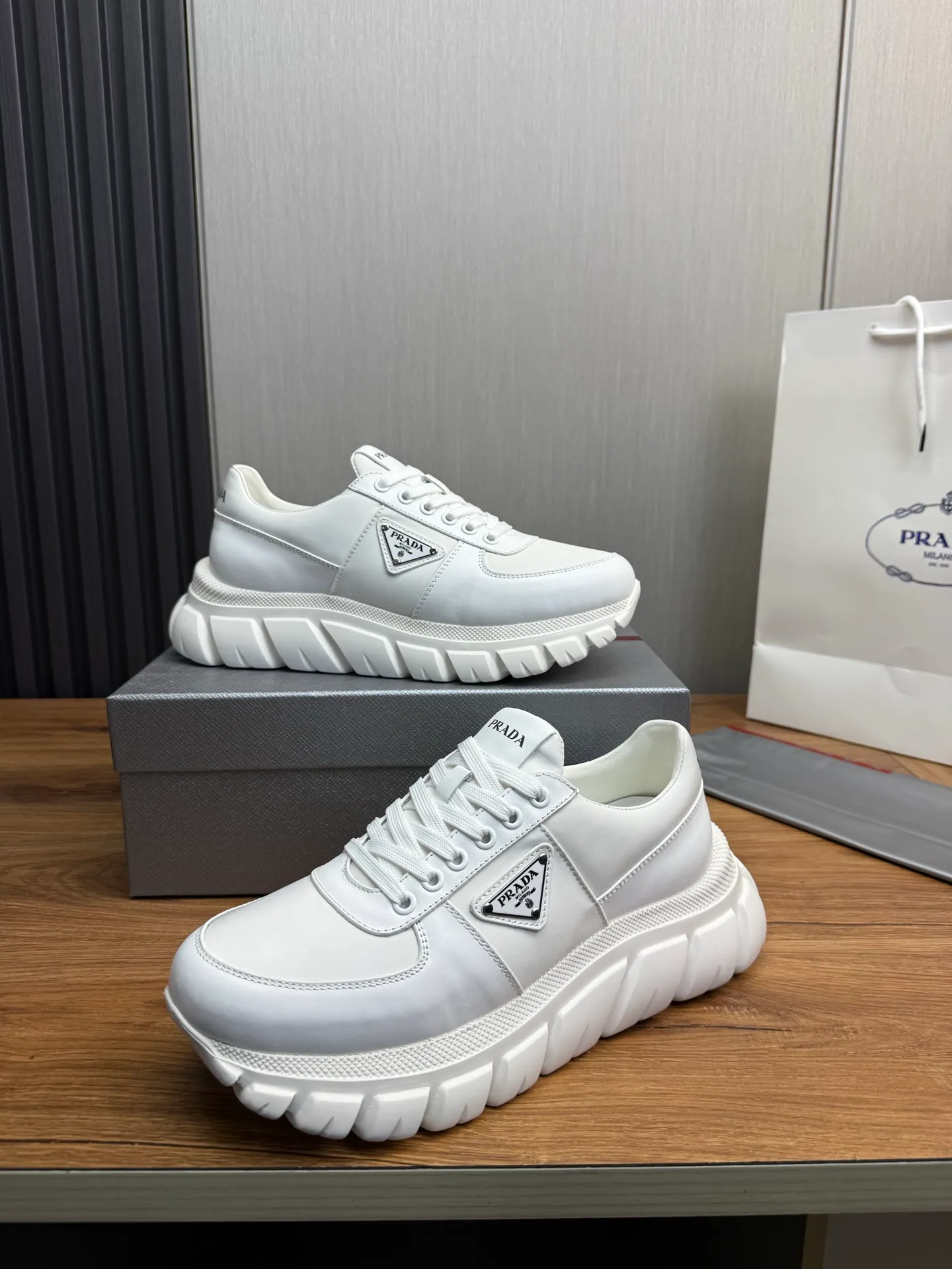 Men's shoes 💰580💰 [PRADA] Men's shoes are popular in the counter, official website is synchronized, 1 high-quality shipment ✔️Imported cowhide fabric + cowhide lining, 1🆚1 replica, original sole, 38-45 (45 customized, non-refundable)
